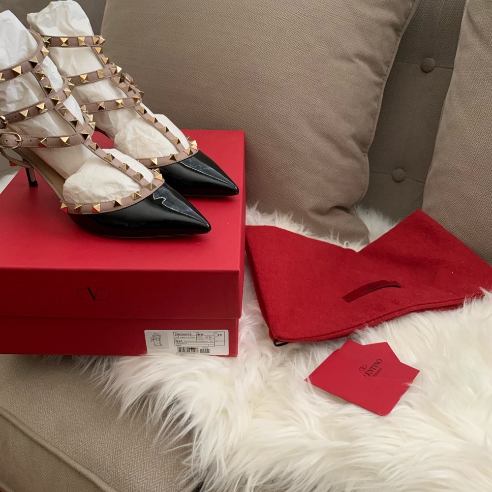 ⛔️SOLD⛔️Authentic Valentino Garavani Rockstud
